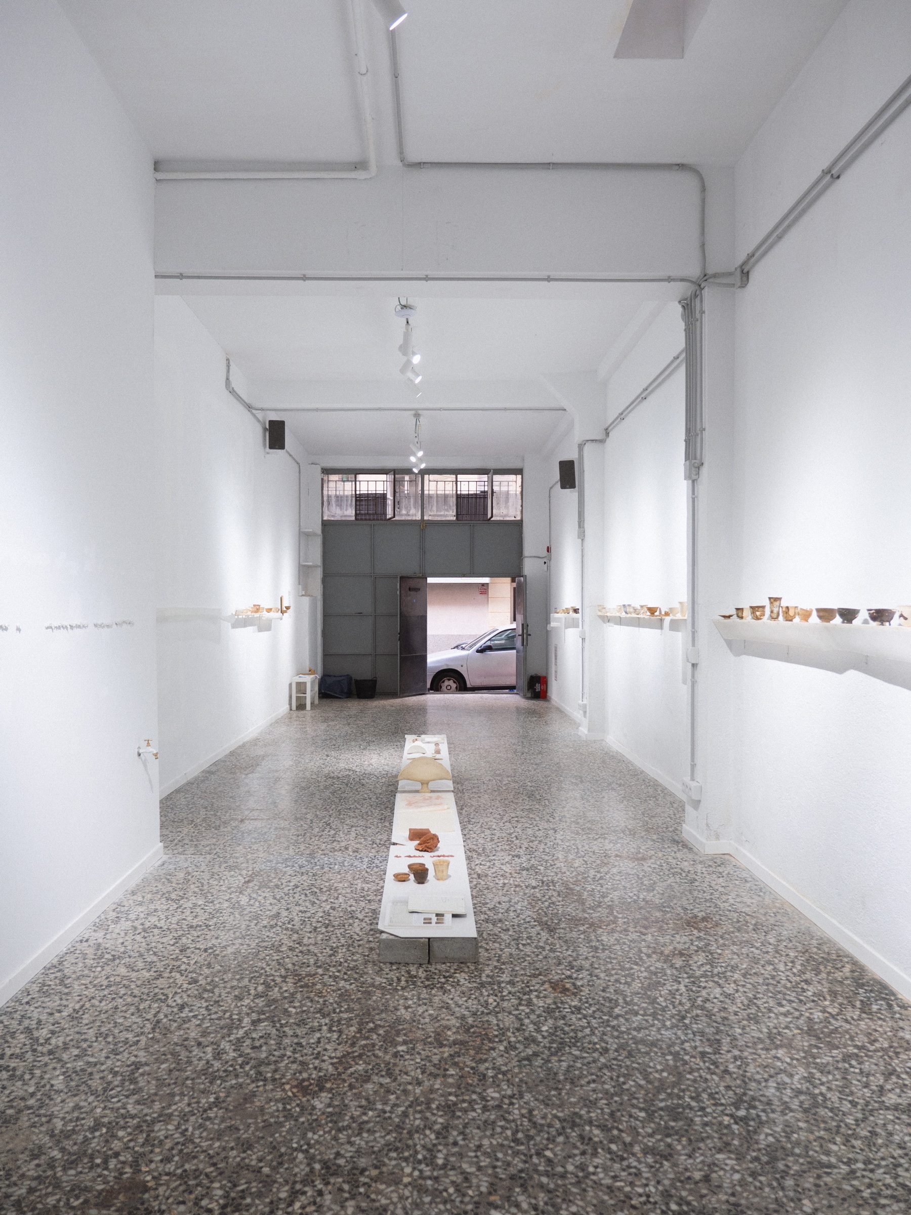 Vista de una exposición de Julia Alfaro en Fresca. La Nave